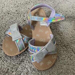 Girls Holographic Sandals with Silver Bow (Toddler)